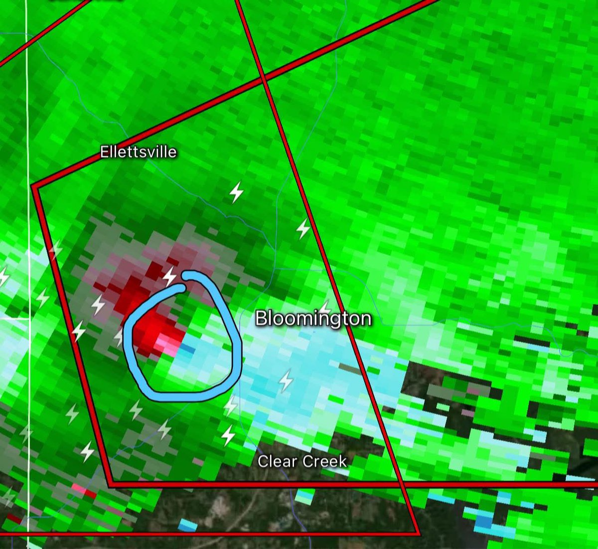 ReedTimmerUSA's tweet photo. Confirmed dangerous #tornado now heading in to Bloomington, Indiana!! https://t.co/hDqDcgPFs5
