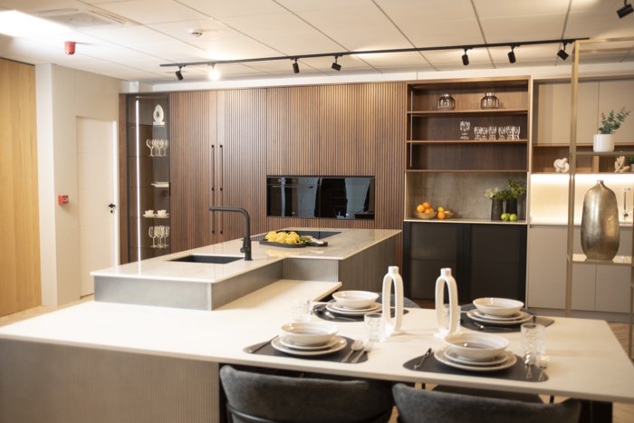 Bc3 Cocinas inaugura en Alicante un showroom experiencial

Bc3 Cocinas inaugura en su fábrica de Alicante un nuevo showroom dirigido al canal profesional y concebido como una experiencia integral de proyecto.

Ubicado en la fábrica alicantina abierta el...
marronyblanco.com/bc3-cocinas-in…