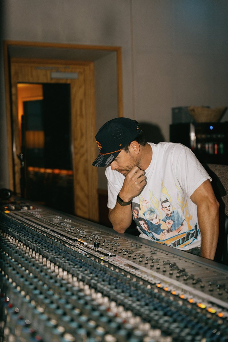 Dustin Lynch tweet media