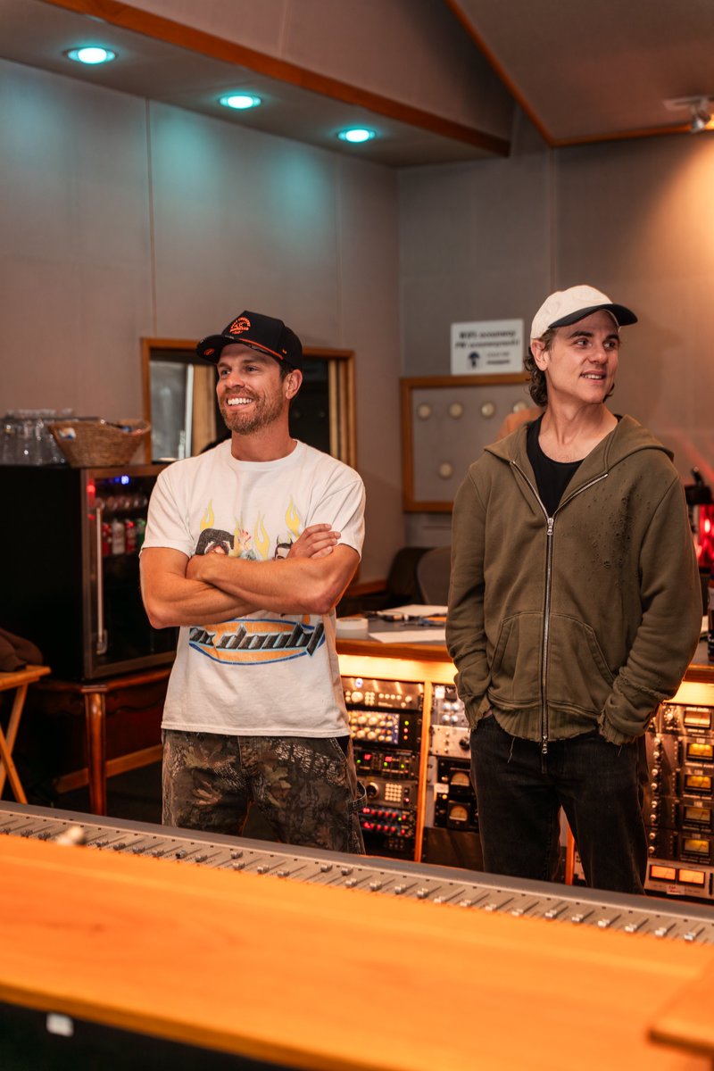 Dustin Lynch tweet media