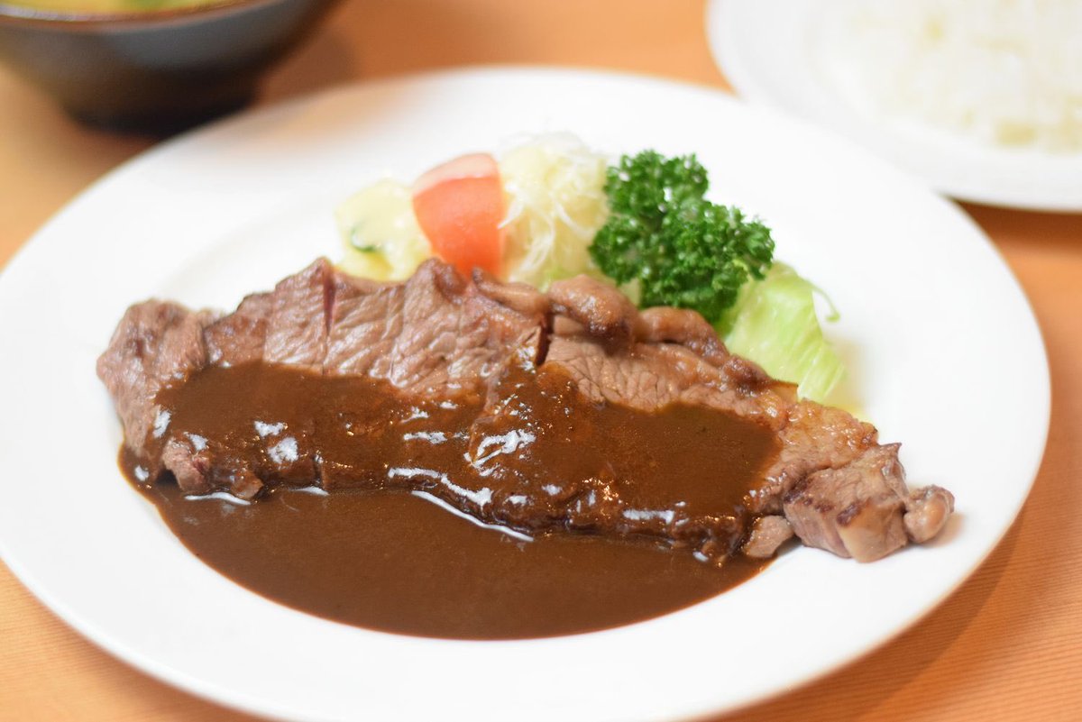 2月20日(金)
日替わりランチは、
もち豚のヒレカツです。
満車時は当店1軒隣りの駐車場６番にも１台専用駐車場あります。

黒板メニューにお得な各種定食メニューもございます。
前菜以外は全てのお料理がテイクアウトも可能です。
※日替わり洋食弁当<1,880円税込>
※日替わり洋食DX弁当<2,080円税込>