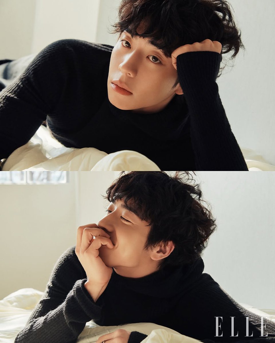 ELLE_KOREA's tweet photo. #ELLEstar #채종협 #ChaeJongHyeop 

당신은 지금 어느 계절에 있나요?

오늘 밤 첫 방영을 앞둔 ‘찬란한 너의 계절에’의 로그라인입니다. 작품에서 ‘찬’을 연기한 채종협은 이 로그라인에 이렇게 답합니다. “지금 다시 겨울에 와 있어요. 더 나은 계절을 위해 들뜨지 않고 열심히 준비하기 때문에 겨울이 다시 왔듯이 앞으로가 더 기대되죠. 앞으로 어떤 길을 걷든, 데뷔 때 감정으로 시작하고 싶어요.” 새로운 꿈을 품고, 또 다시 시작할 채종협의 화보와 솔직한 인터뷰를 엘르 3월호에서 확인하세요.🪽