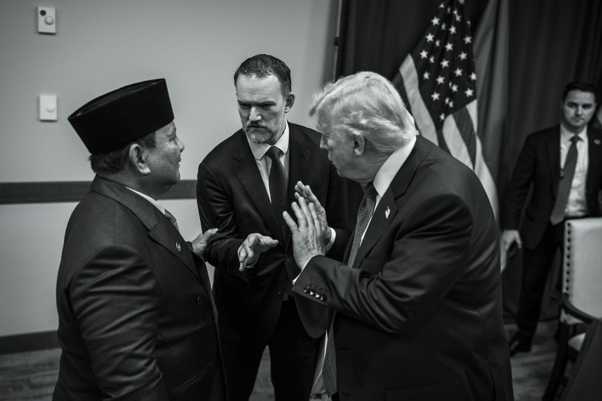 USTradeRep's tweet image. President Trump is opening Indonesia’s market of over 280 million people to unlock commercially meaningful opportunities for American agricultural and industrial exports.

Read the signed Agreement on Reciprocal Trade with Indonesia: ustr.gov/about/policy-o…