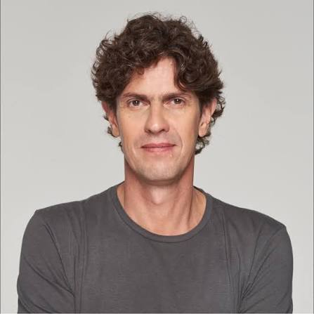 abrilcba_'s tweet image. Este es Lousteau, que ahora se preocupa por los trabajadores. Hace años vive de la política como Senador y ahora como Diputado. Gana millones sin presentar un sólo proyecto de ley y votando como los kirchneristas para aumentarse el sueldo. Es un verdadero parásito estatal.