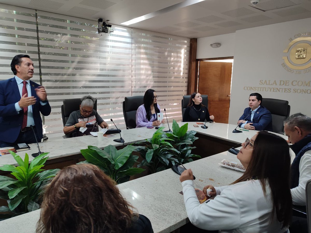 ACUERDAN AGENDA DE TRABAJO COLECTIVOS Y DIPUTADOS

🤝 Diputados y colectivos acordaron impulsar iniciativas para apoyar a familias de desaparecidos en Sonora.

#Sonora #Desaparecidos #CongresoDeSonora #Justicia