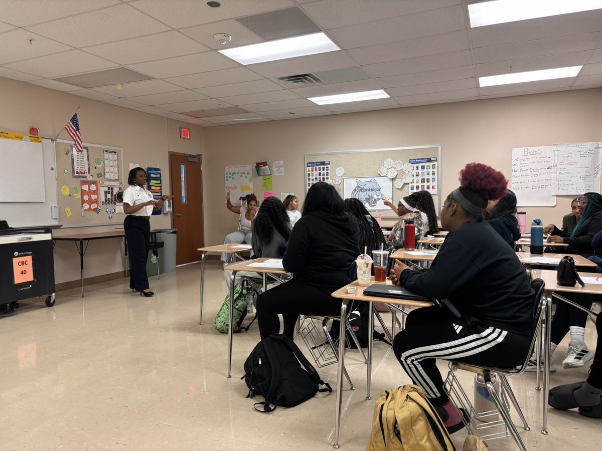 SeguinVball's tweet image. Today our 2nd pillar came to life as Judge Rocky poured wisdom into our girls about integrity, tearing ⬇️walls, doing the right thing when no one is 👀, &amp;amp; choosing your ⭕️wisely.  Grateful for leaders who challenge our athletes to be great humans first. #StepontheSCALE #Character