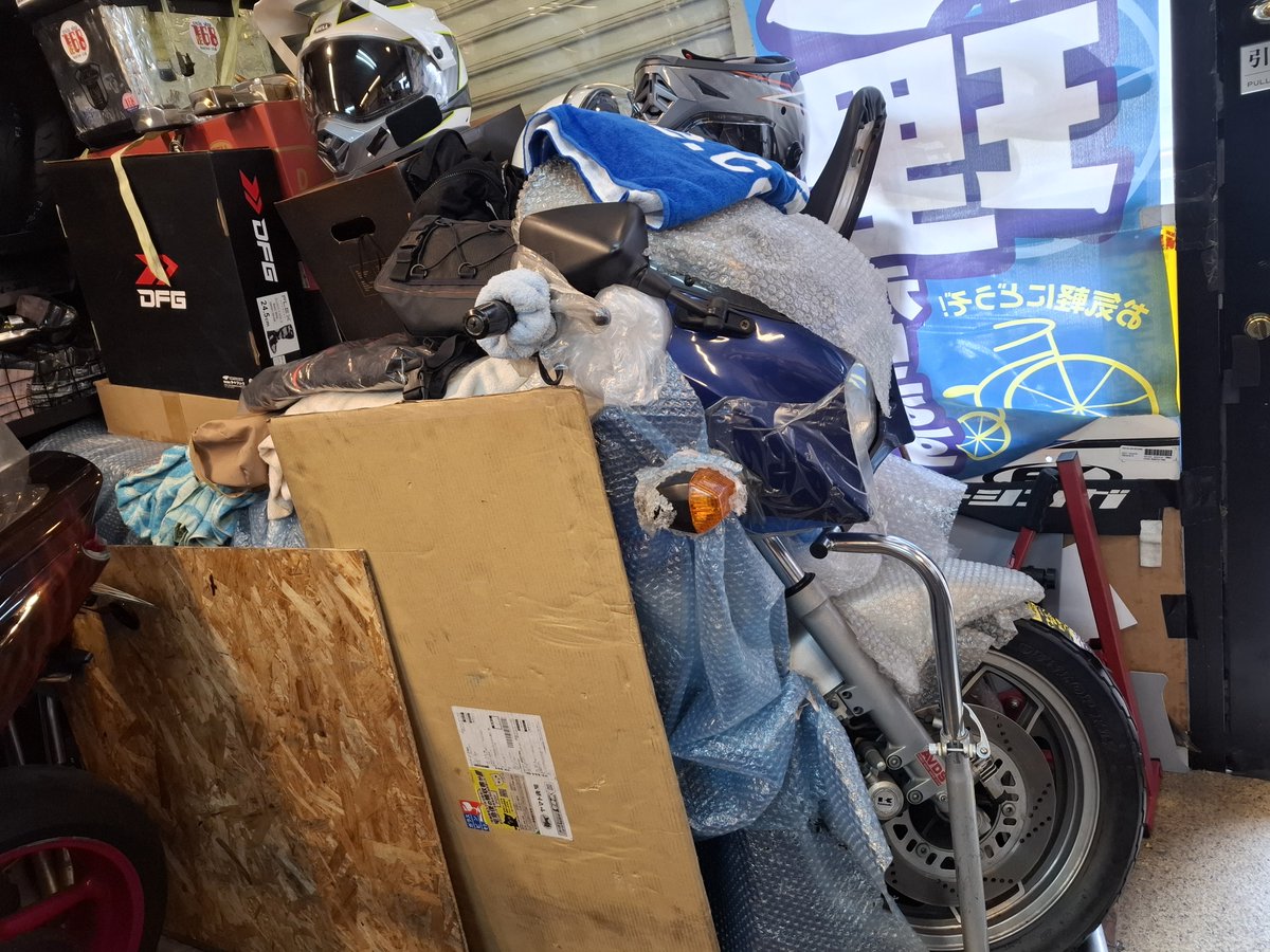 iroppa168's tweet photo. @dai_trekcamp 欲張りさん！リトルまだあるよでも～可愛いお姉さんに乗ってほし😍GPZ900Rも在るけど物置が無くなるとこまるし～ https://t.co/C2mBgWso6j