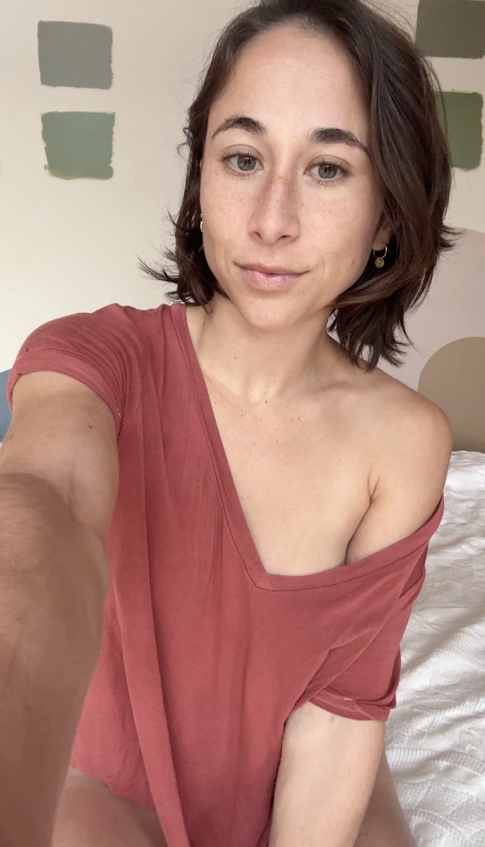 SunshineEmiFox's tweet photo. Rainy day cozy vibes while I pick a color to paint my room https://t.co/HTsfxAWUZc