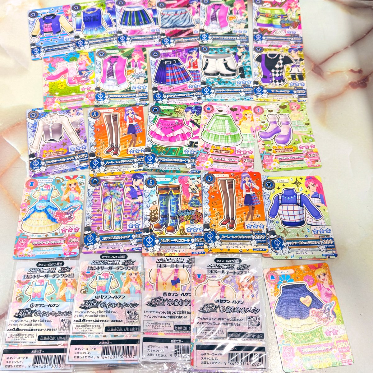 アイカツ アイカツカード などが入荷してます。 各100円⭕️