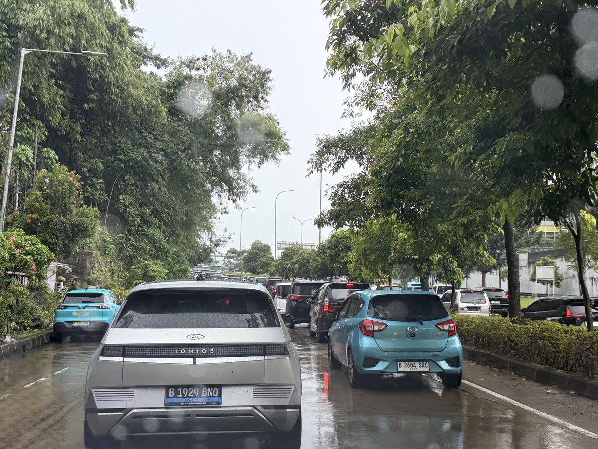 ⁦<a href="/RadioElshinta/">Radio Elshinta</a>⁩ kengerian kemacetan keluar tol Cilandak dan dari simatupang arah Blok M Antasari Macet Parah akibat TL Abuba Cipete Belum dimatikan  bikin satu arah ke Blok M ⁦<a href="/TMCPoldaMetro/">TMC Polda Metro Jaya</a>⁩  ⁦<a href="/DKIJakarta/">Pemprov DKI Jakarta</a>⁩