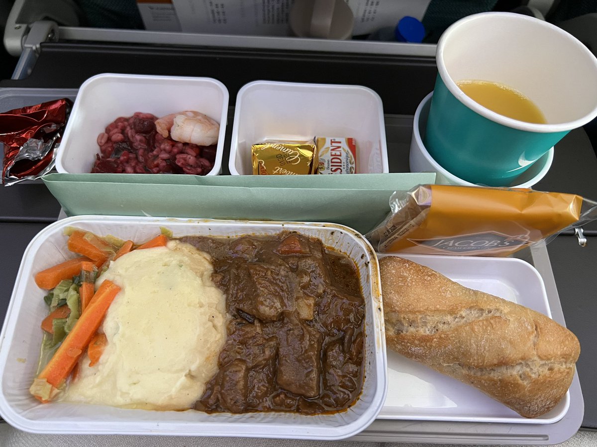 sakusakura0730's tweet photo. キャッセイパシフィックの機内食が好きすぎる https://t.co/3QH8cpcPwc