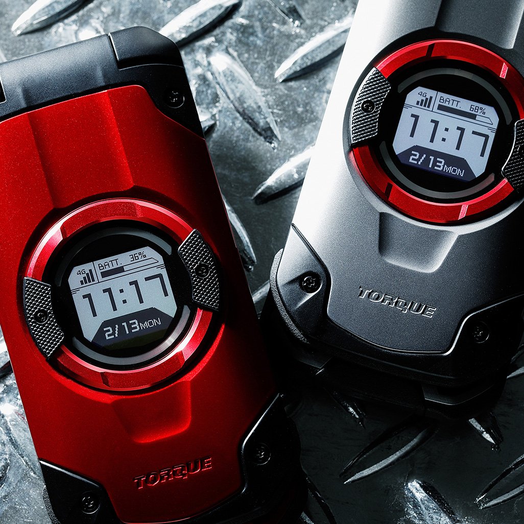 TORQUE X01」の発表会では、優れたタフネスを視覚的に表現するため