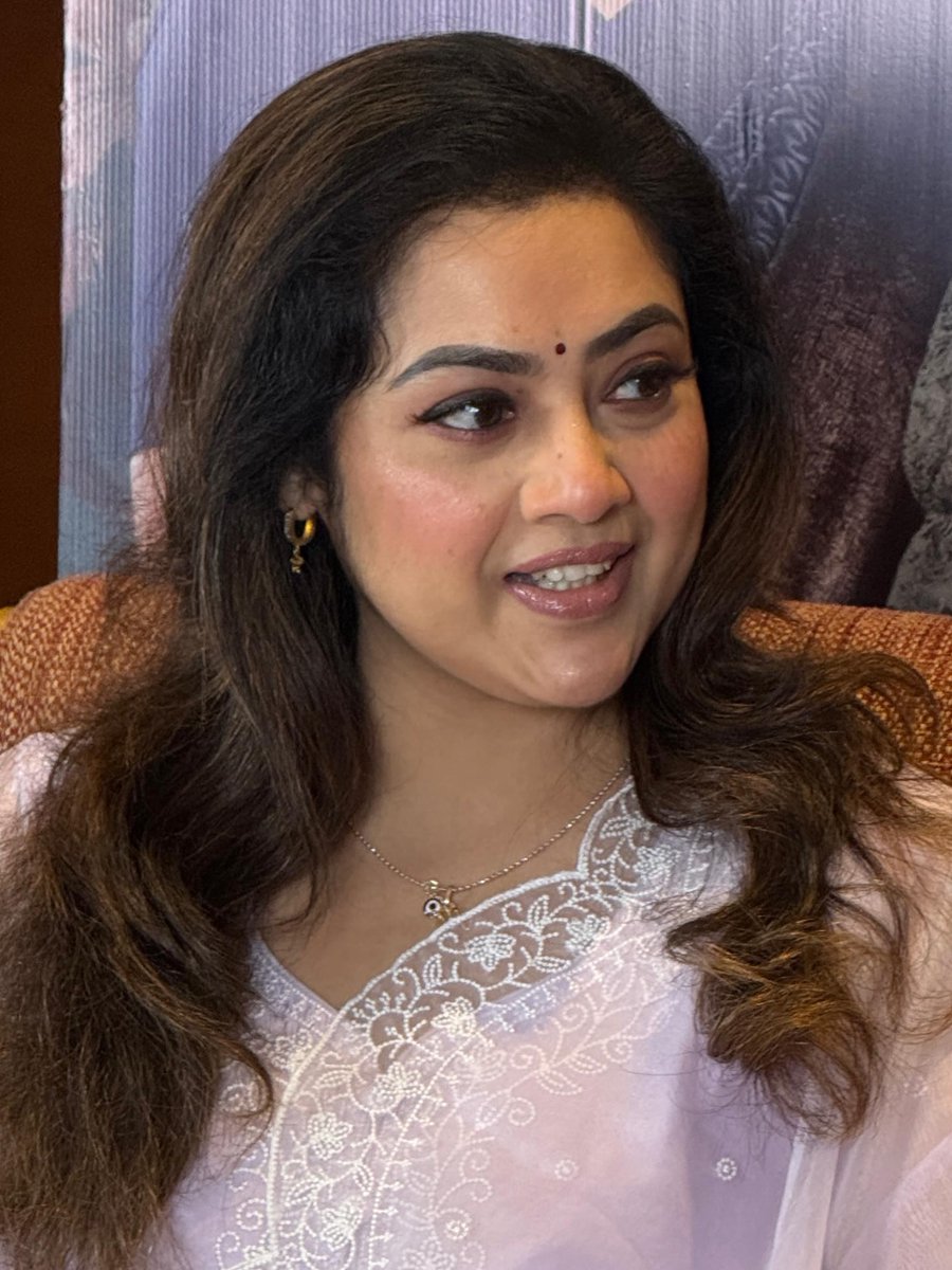 KollywoodCinima's tweet photo. Meenaβs cute expression radiates timeless charm, graceful innocence, and heartwarming beauty, effortlessly captivating hearts with her lovely smile and expressive eyes β¨π
#Meena #KollywoodCinima #KcGallery #Sai #Cinema #Heroine #Actress https://t.co/jGVflVtEDL