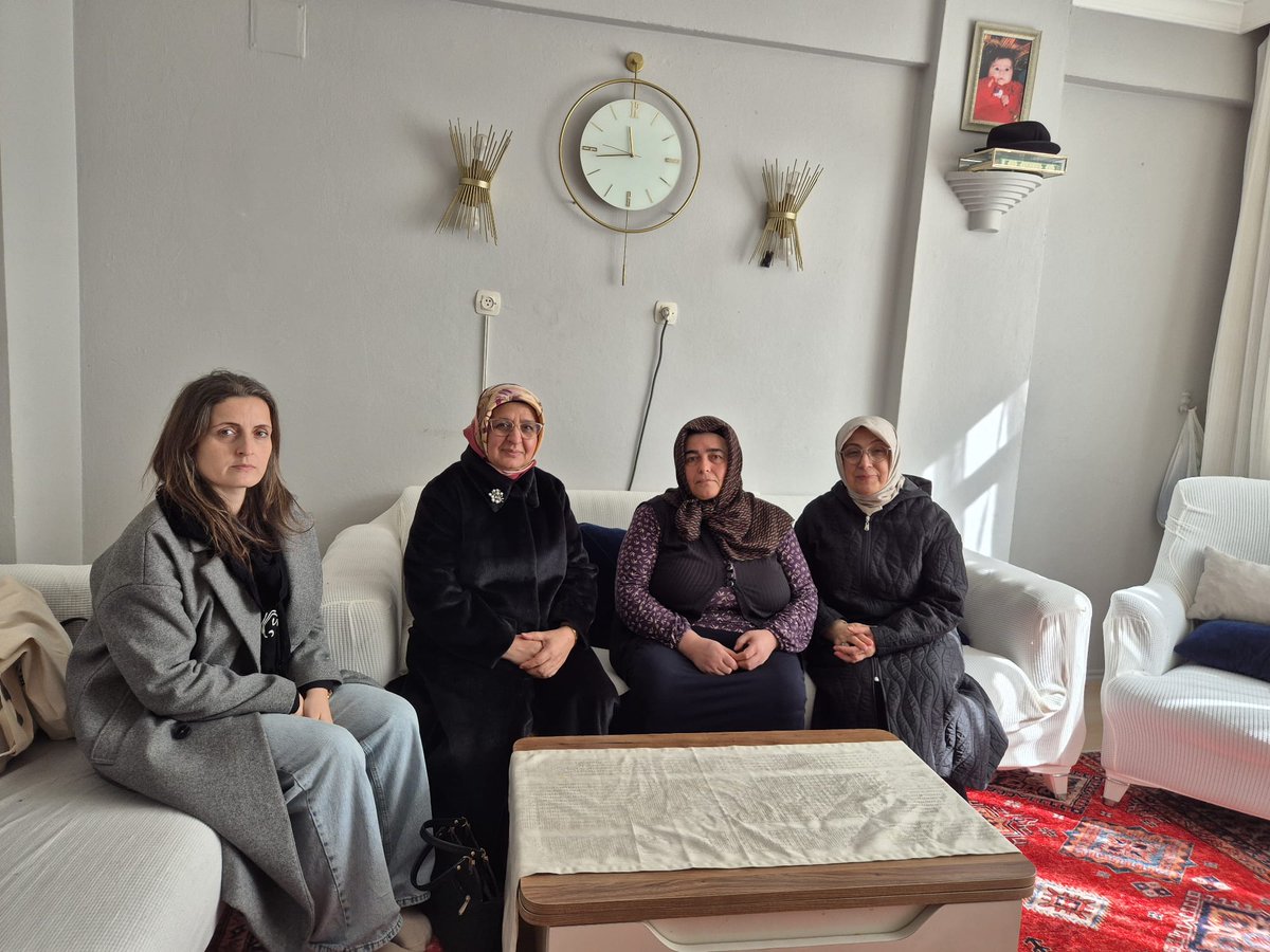 Rahmet ve mağfiret ayı Ramazan’da mahalle ziyaretlerimizi sürdürüyoruz. Gönül köprüleri kuruyor,kıymetli komşularımız'ın yanında olmaya devam ediyoruz.
Rabbim birliğimizi, kardeşliğimizi daim eylesin.

<a href="/salihademirer/">Saliha DEMİRER</a>
<a href="/Haticeyucel2023/">Hatice Yücel 🇹🇷</a> 
<a href="/Nurdandurgut_/">Nurdan Durgut</a> 
<a href="/AKKadinSisli/">AK Kadın Şişli</a>