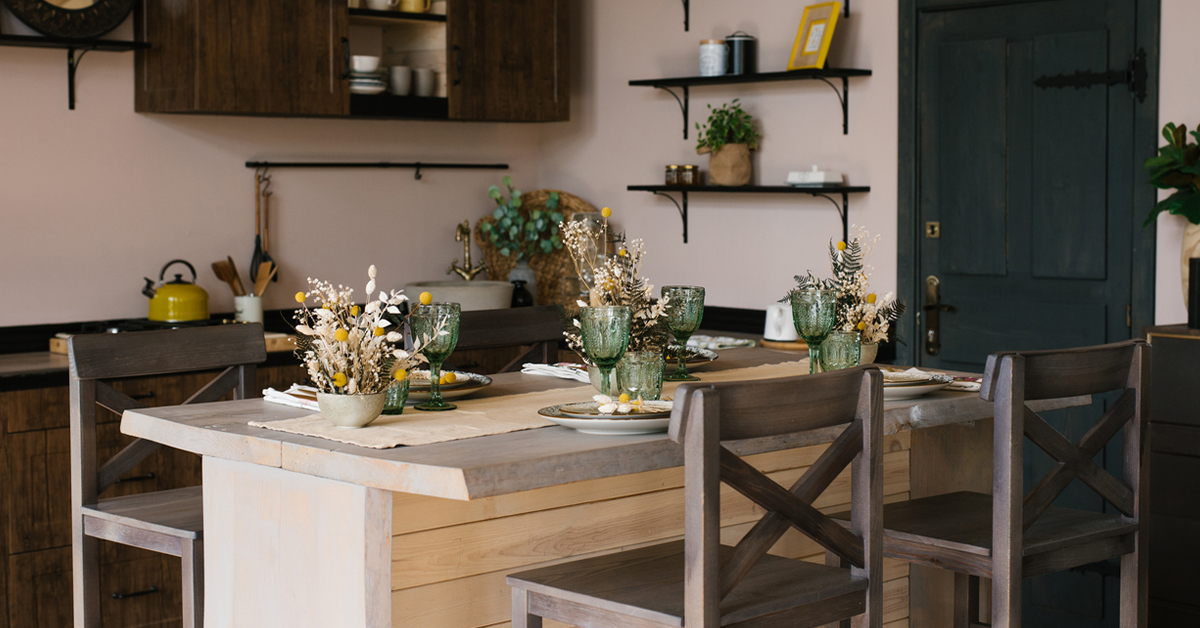 kitchen_cs's tweet photo. Cozy kitchens make for the best memories. That's the magic of the #softkitchen—it prioritizes the human experience over pure utility. Learn more about this trend and why many of us hope it's here to stay: #kitchendesign #DreamMaker https://t.co/JKU1lztk4m https://t.co/qybVLMoHJI