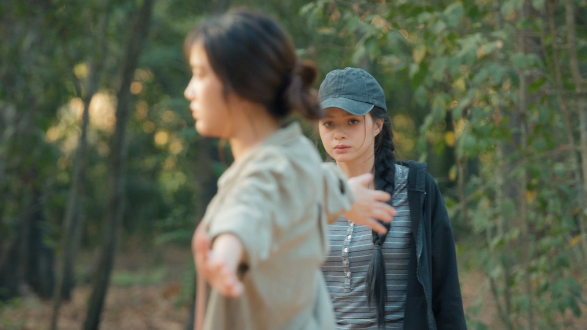 THE AIR Q24 SHOOTING
#เสน่หาวาโยคิว24

อิตาหมวดลมไปยืนกางแขนกองกำลังกายอะไรตรงนี้คะ
อ่อ... ไปยืนขวางรถ 🛻