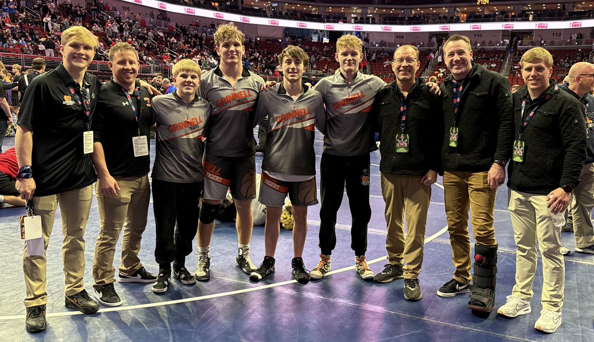GrinnellWrestl1's tweet photo. Weighed in, warmed up, and ready to scrap! https://t.co/zD6YQwDbdI