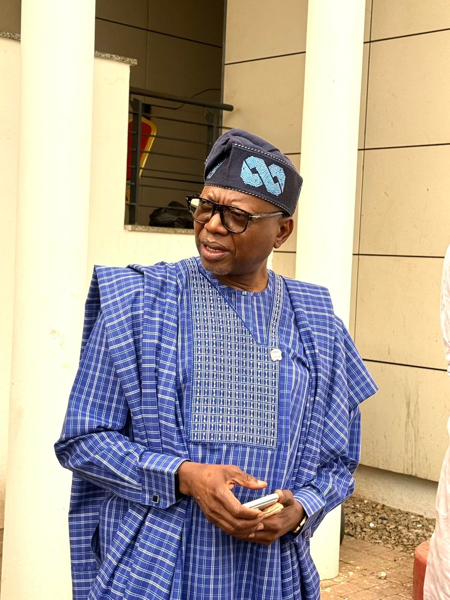 Shooaeeb's tweet photo. In the last 2 years, Distinguished Senator (Dr) Mohammed Sani Musa, CON has facilitated the training of over 2,095 women and youth in about 22 various skills and vocations, with full starter packs and cash to help them stand on their feet. Lanlord for a reason.
#ProjectsNaWater https://t.co/uFczZ9qIUt