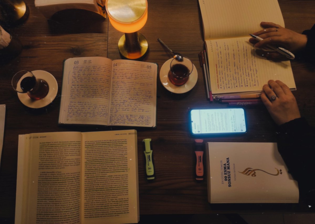 geceye çay kalbe huzur eşlik ediyor..