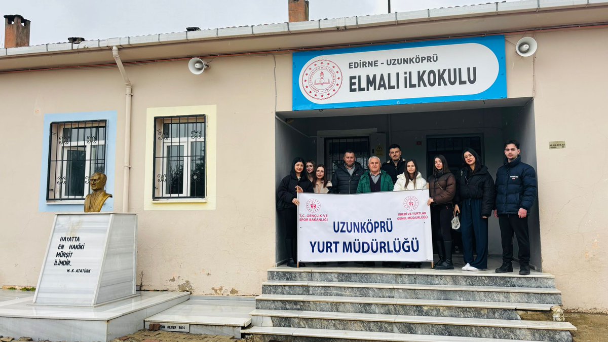 Uzunköprü Yurt Müdürlüğü öğrencilerimiz, Isıtan Eller Projesi kapsamında, Elmalı İlkokulu öğrencilerini ziyaret edip, örgü kursunda ördükleri bereleri hediye ettiler. Öğrencilerimiz minik kardeşlerimizle bol bol sohbet edip keyifli dakikalar geçirdi.🎁🧣