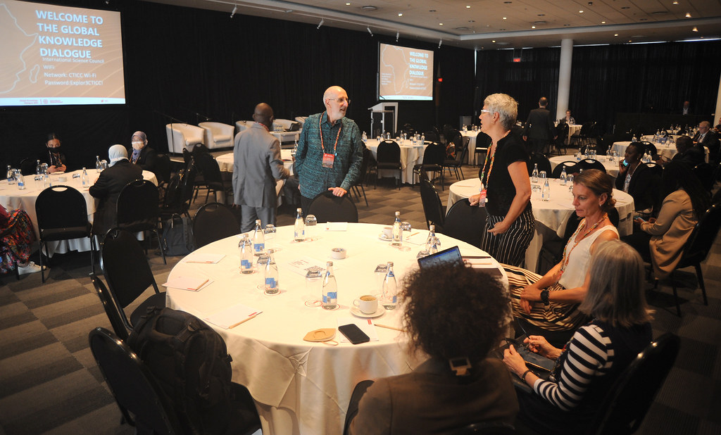 neutral_news_ai's tweet image. Trump convened the Board of Peace to plan Gaza reconstruction and stabilize the territory.
Key issues:
- UN overlap concerns
- Reconstruction funding gap
Will international efforts align?

#Gaza #Diplomacy #PeaceForce