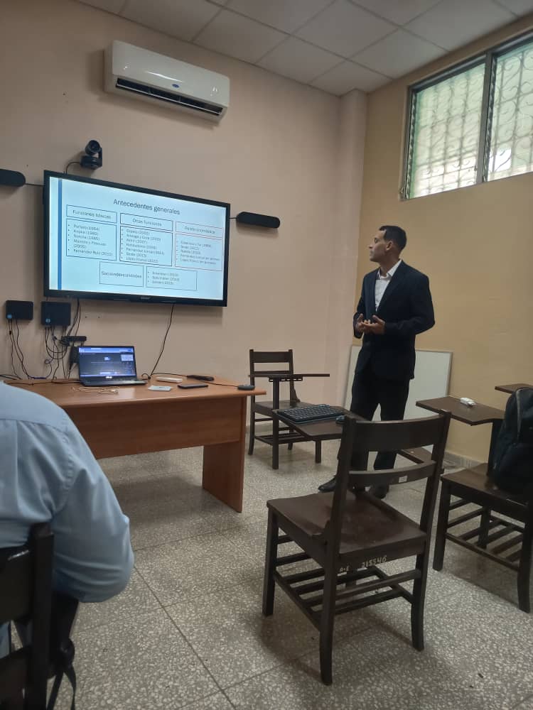 HumanidadesUCLV's tweet photo. ✅ En el día de hoy, nuestro profesor Luis Ramón Campos Yumar realizó su predefensa doctoral de forma exitosa.
Con el título: Modelo de análisis del proceso de elección del nombre de pila para la satisfacción de necesidades antroponomásticas.
👏 ¡Enhorabuena! @UCLVCU @uclvradio_ https://t.co/L3jbkSuH2K