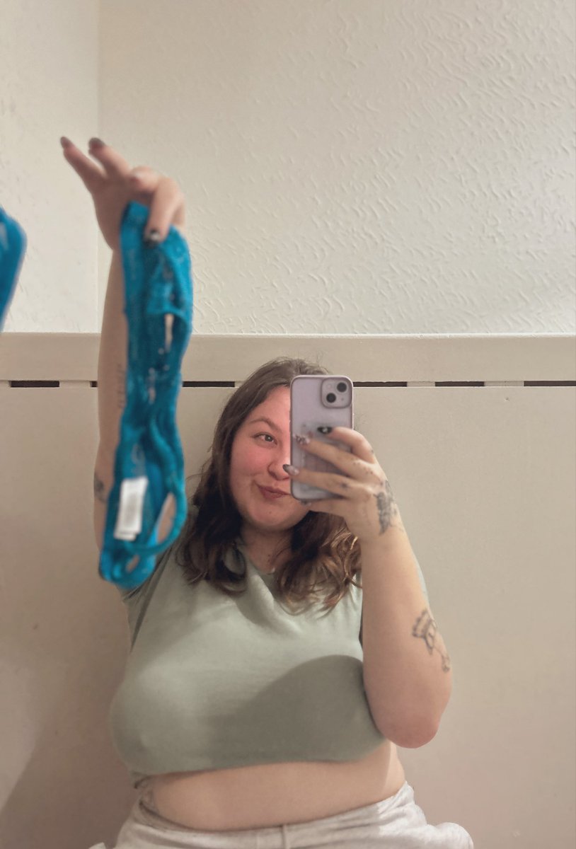 itsKatlynXXX's tweet photo. Who wants to buy my used thongs 🦋 https://t.co/4QKNtvW1C4