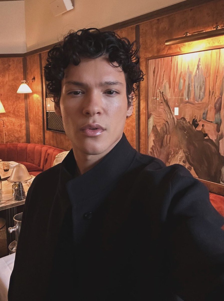 lara is DYING ☆*:.｡. tweet media