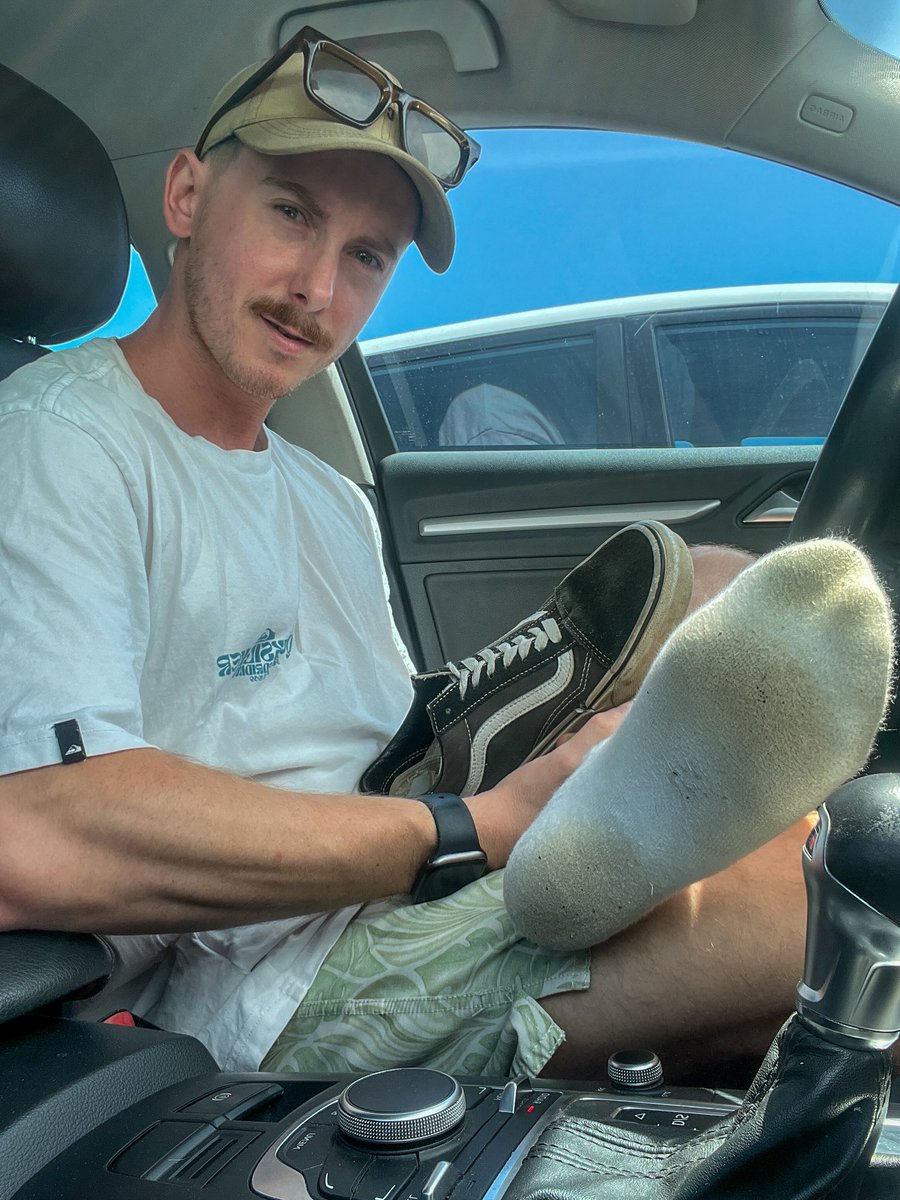 Aussie Boy Feet tweet media