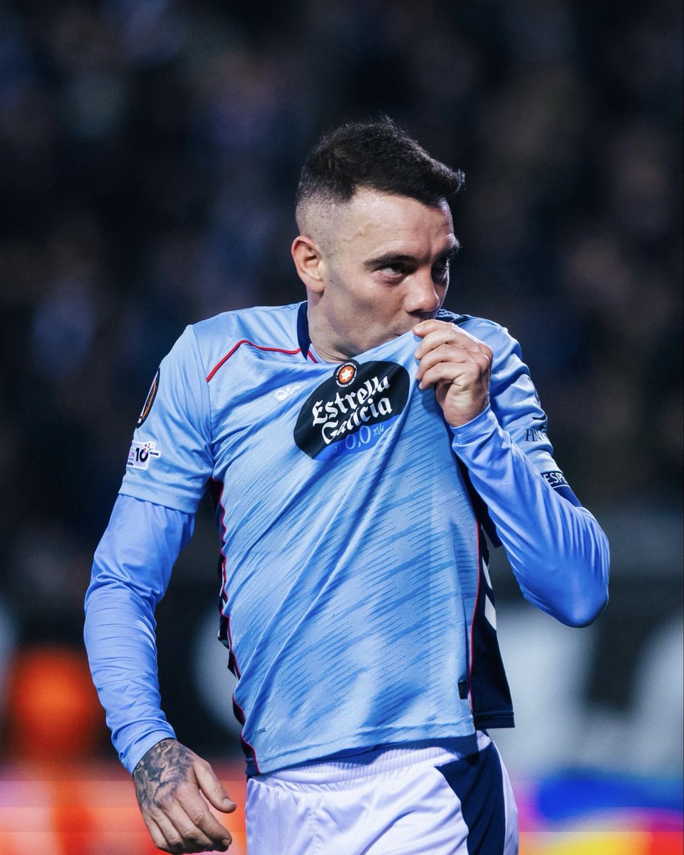 😘 Un 𝗕𝗘𝗦𝗢 con sabor a Europa.

🩵 ¡Larga vida a nuestro 𝗥𝗘𝗬, <a href="/aspas10/">Iago Aspas Juncal</a>!

📸 <a href="/diegunsson/">diegunsson</a>