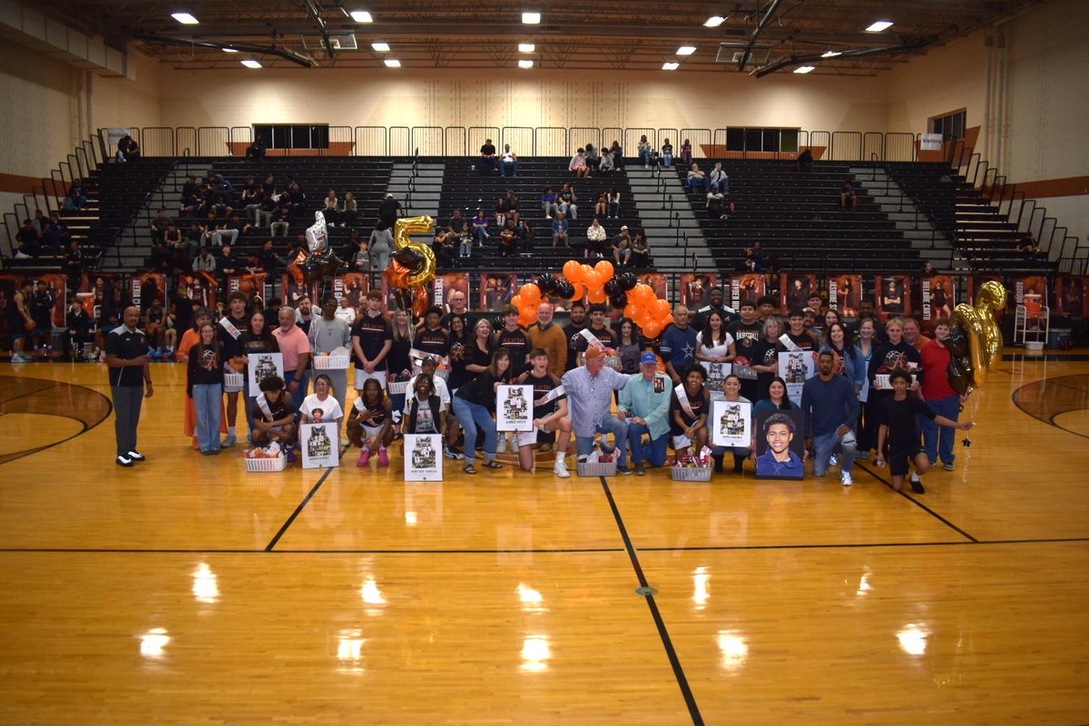 AlvinBoysHoops's tweet photo. We want to thank all the parents for allowing us to coach these young men! This senior class will definitely be missed, but not forgotten! #thehive https://t.co/XEosOExtZL