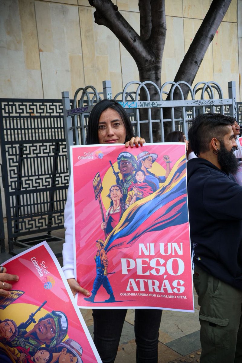 UsolidariaCo's tweet photo. Hoy acompañamos al pueblo trabajador de Colombia en su lucha por la defensa del Salario Vital, y también llevamos nuestra consigna de la importancia de asociarse solidariamente para vivir mejor #SomosPoderSolidario
#ALasPlazasPorElSalarioVital
#SalarioVitalSeDefiende https://t.co/dBu9dIAxZm