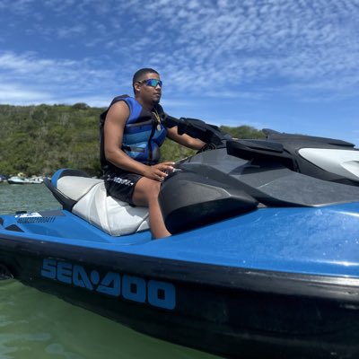 acima de mim.. só Deus 🙏🏿💫