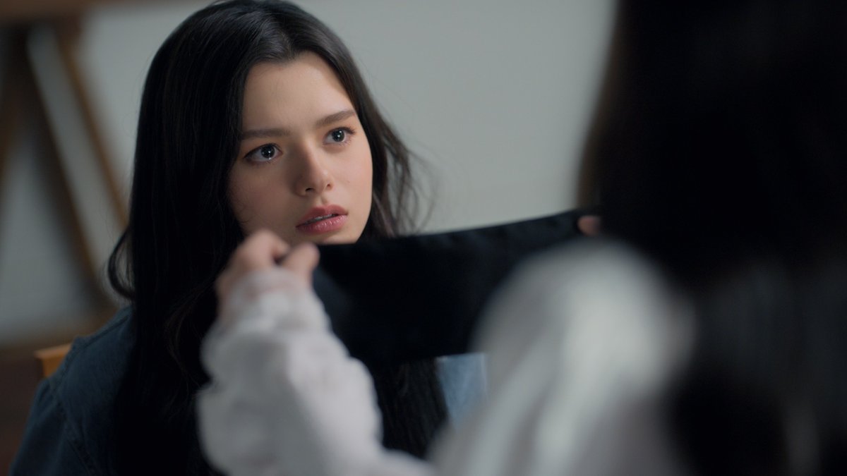 THE AIR Q24 SHOOTING
#เสน่หาวาโยคิว24

เอ๊ะ!! ไหล่แบบนี้ แขนเสื้อแบบนี้
เฮเลน่า เหรอ?