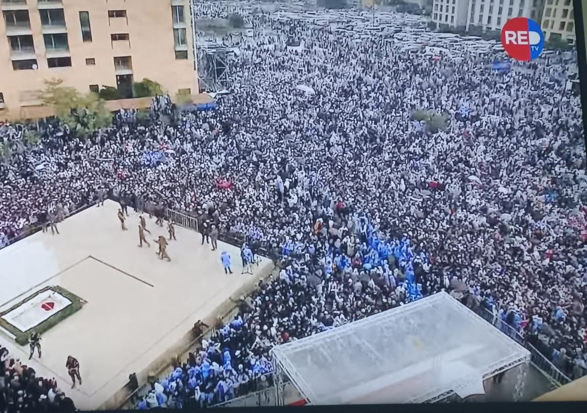WalidDim's tweet photo. ملفت هو الحضور المتجدّد لتيار المستقبل في ١٤ شباط مع اقتراب الاستحقاق النيابي
الناس بحاجة لمشروع وطني معتدل على رأسه دولة الرئيس سعد الحريري يعيد التوازن ويطمئن الشارع البيروتي و اللبناني.
بيروت  انتفضت بلدياً و قادرة أن تنتفض نيابيًا أيضاً.
التغيير قريب،وصوت الناس سيكون الأعلى. https://t.co/1bItqHZSaG