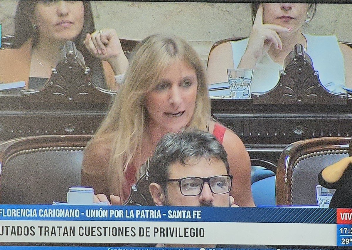 No, <a href="/florcarignanook/">Florencia Carignano</a>, las AFJP NO VOLARON POR EL AIRE.
Las manotearon la condenada de tu jefa en complicidad con el condenado de Boudou para poder seguir haciendo populismo por unos años más. 
Y de paso, destruyeron el sistema previsional.