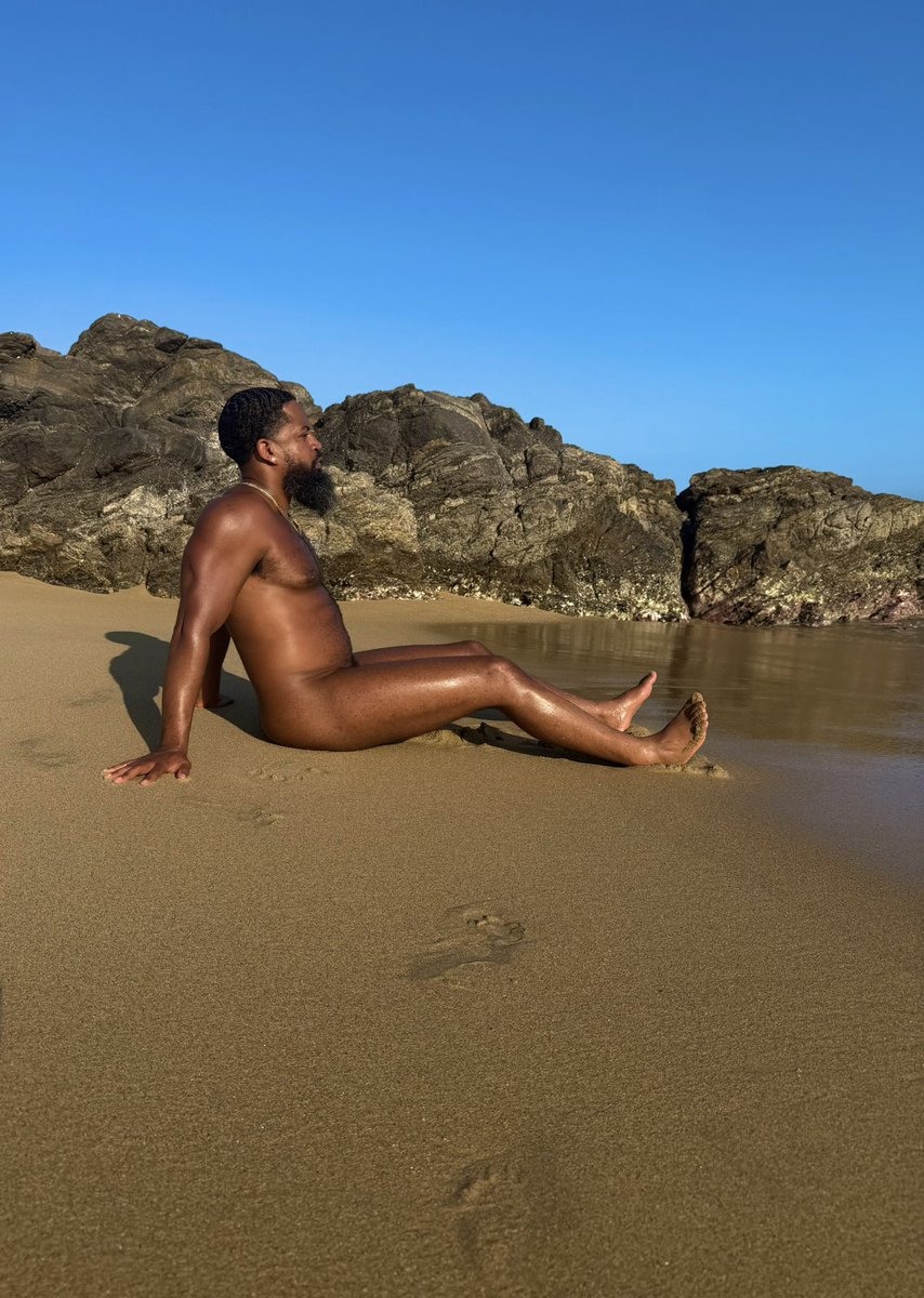 A Naked Black Guy tweet media