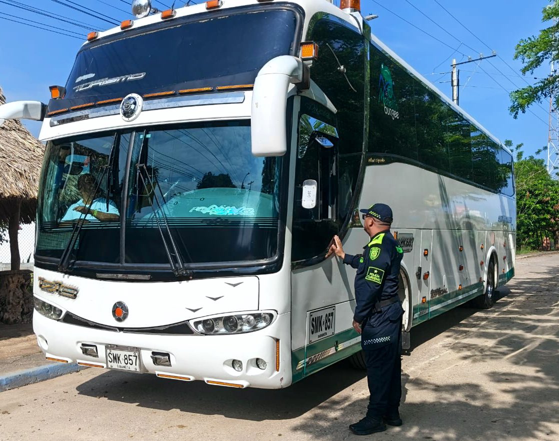 🚔En #Córdoba seguimos fortaleciendo el turismo seguro.

<a href="/ProteccionPonal/">Policía de Protección y Servicios Especiales</a> intensifica los controles a los prestadores de servicios turísticos, garantizando experiencias seguras, transparentes y de calidad en cada destino de nuestro departamento. 🏖️👮🏻‍♀️👮
