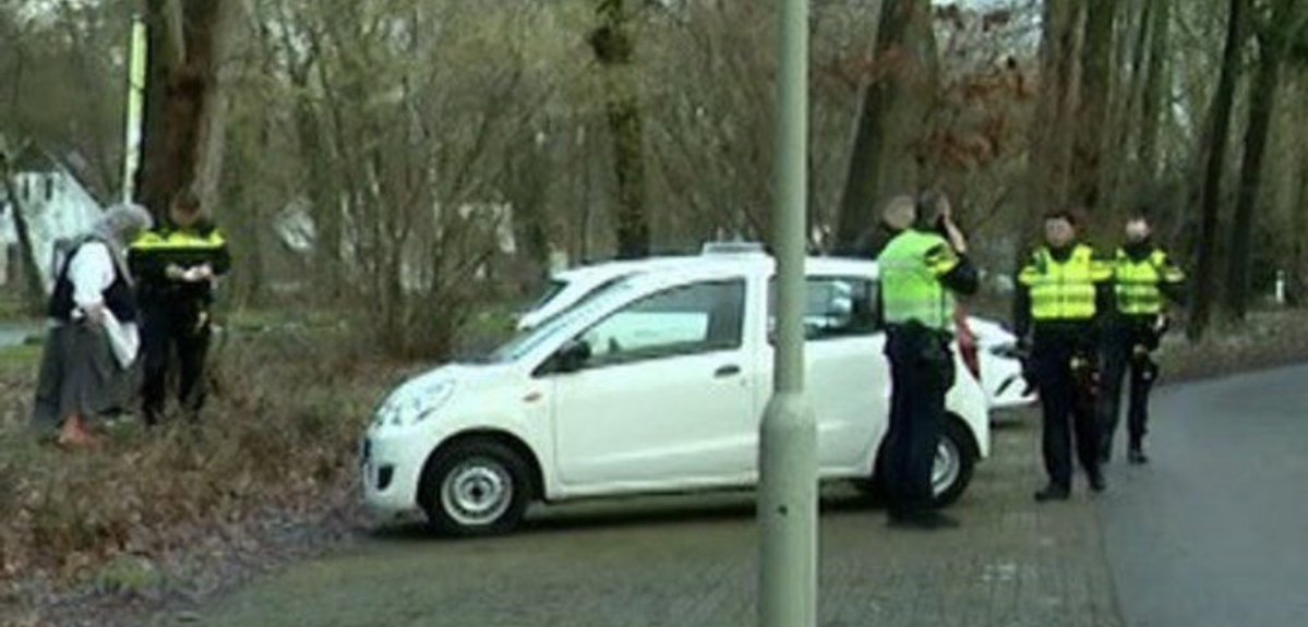 Last onder dwangsom is nog geen boete‼️

Een last onder dwangsom is geen straf (zoals een boete), maar een bestuursrechtelijk dwangmiddel. Het doel is gedragsverandering afdwingen, niet bestraffen.
Kort en precies:
• Last: het bevel van de overheid
    • “U moet stoppen met