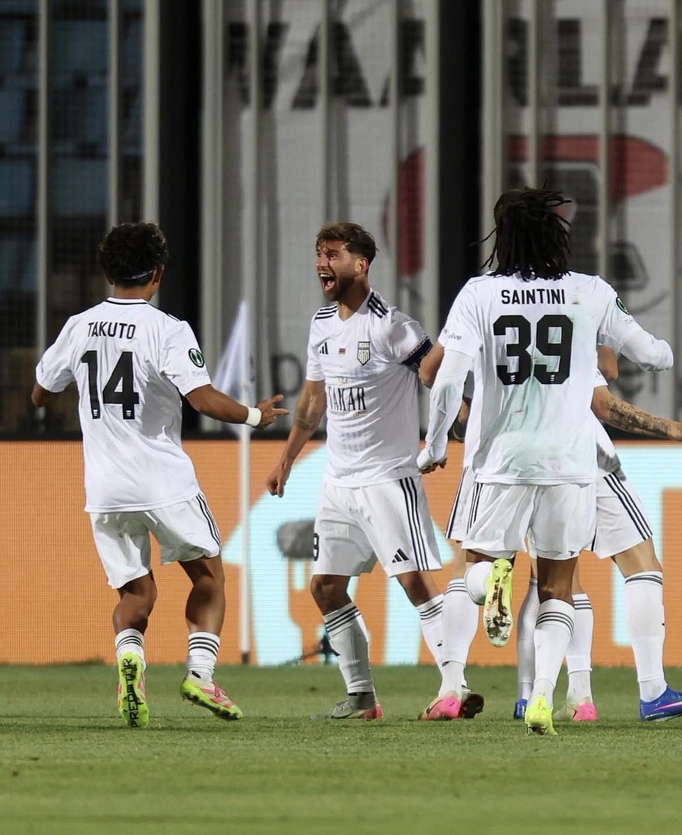 🇦🇲
Merci au commentateur et journaliste <a href="/Chthiallier/">Charles Thiallier</a> pour la pub durant le match entre le FC Noah 🇦🇲 et l’AZ Alkmaar 🇳🇱 qu’il a parfaitement animé et commenté seul. 
C’est super sympa. 🙏🏼

Une superbe victoire ce soir, ça fait plaisir de voir que le football arménien commence à