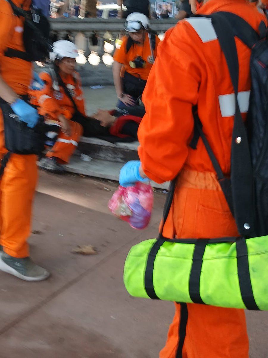 Necesitamos que venga una ambulancia y para el Gaumont