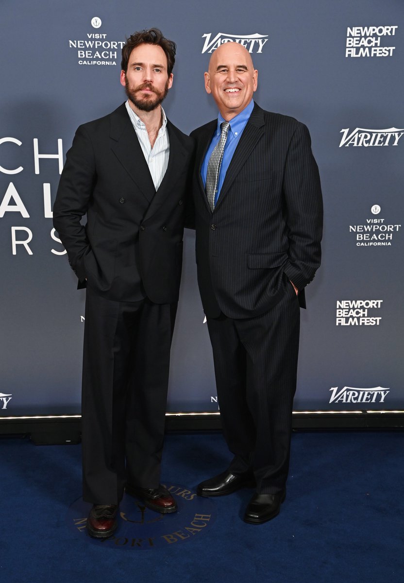 📷 || Sam Claflin e Gregg Schwenk, fundador e CEO do Newport Film Festival