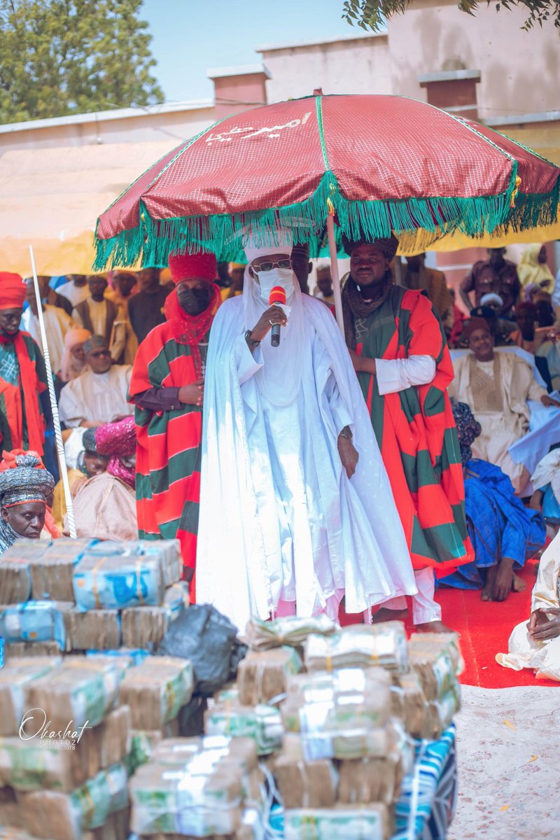 Hadejia_Emirate's tweet photo. Mai Martaba Sarkin Hadejia, Adamu Abubakar Maje CON, ya halarci taron rabon Zakkar kuɗi har Naira Miliyan Saba’in (₦70,000,000) wanda Alhaji Muhammad Isma’il Ɗan Malele na Garin Gabas Tsohuwa ya bayar ga waɗanda Addinin Musulunci ya amince a ba su.

19.02.206 https://t.co/lFREV4pbP8