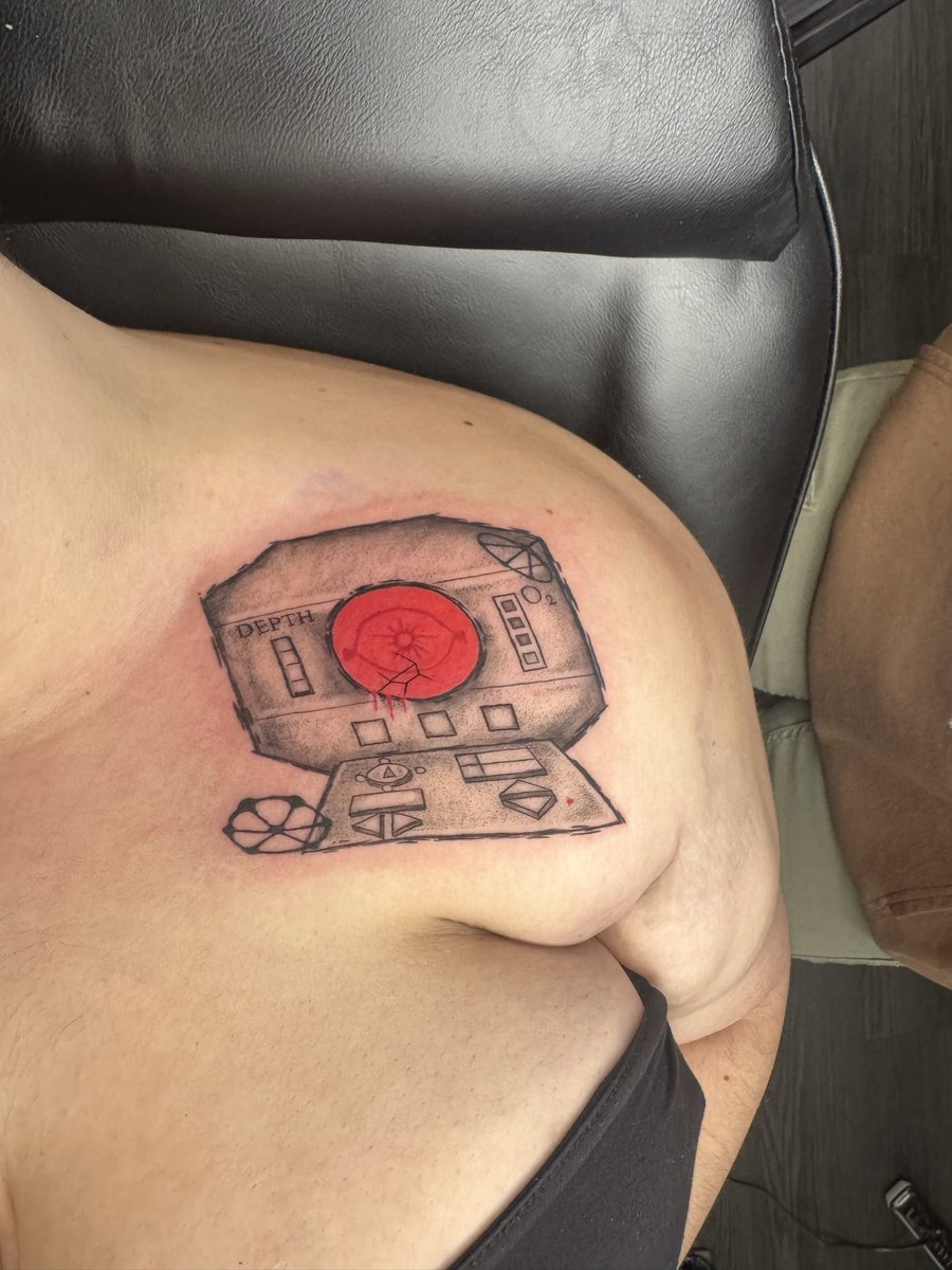 DWheeling6430's tweet photo. @markiplier my girlfriend loved Iron Lung so much, she decided to get a tattoo! https://t.co/26GtfdCPZF