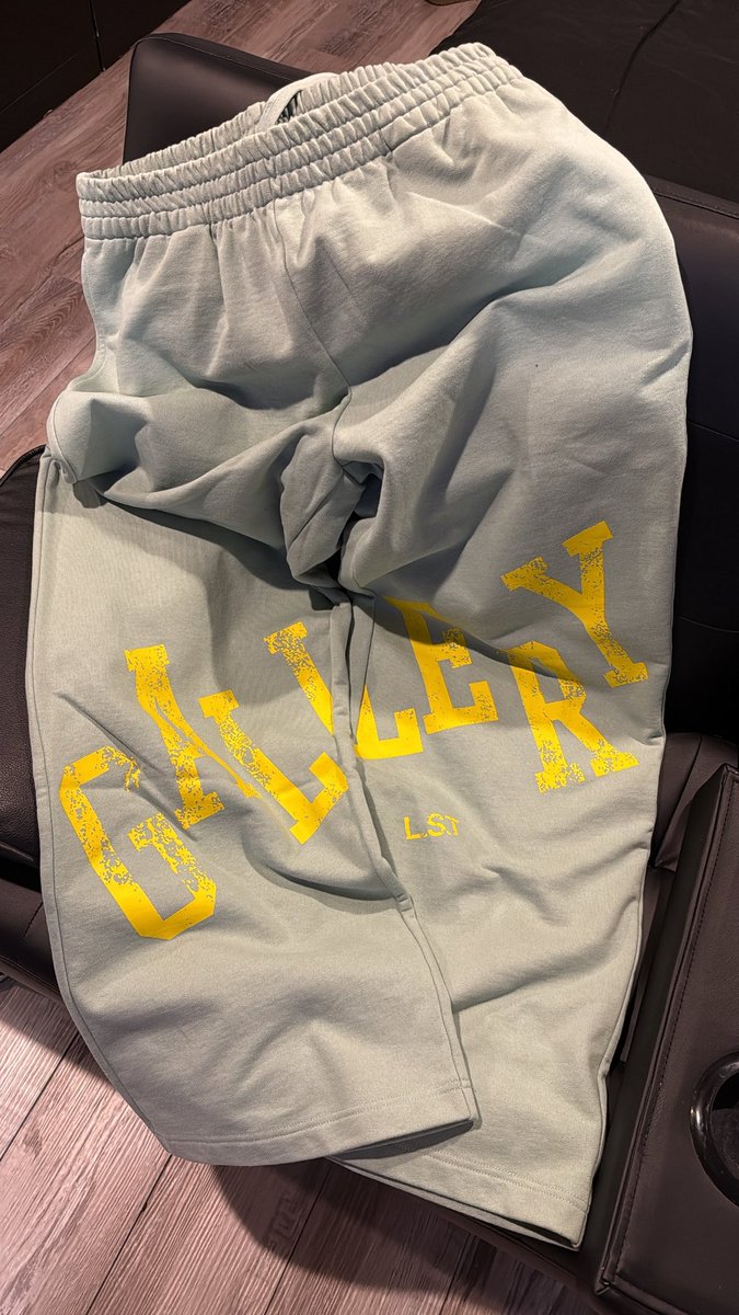 dandreebrown's tweet photo. I really make fly clothes https://t.co/iku5EJvQXK