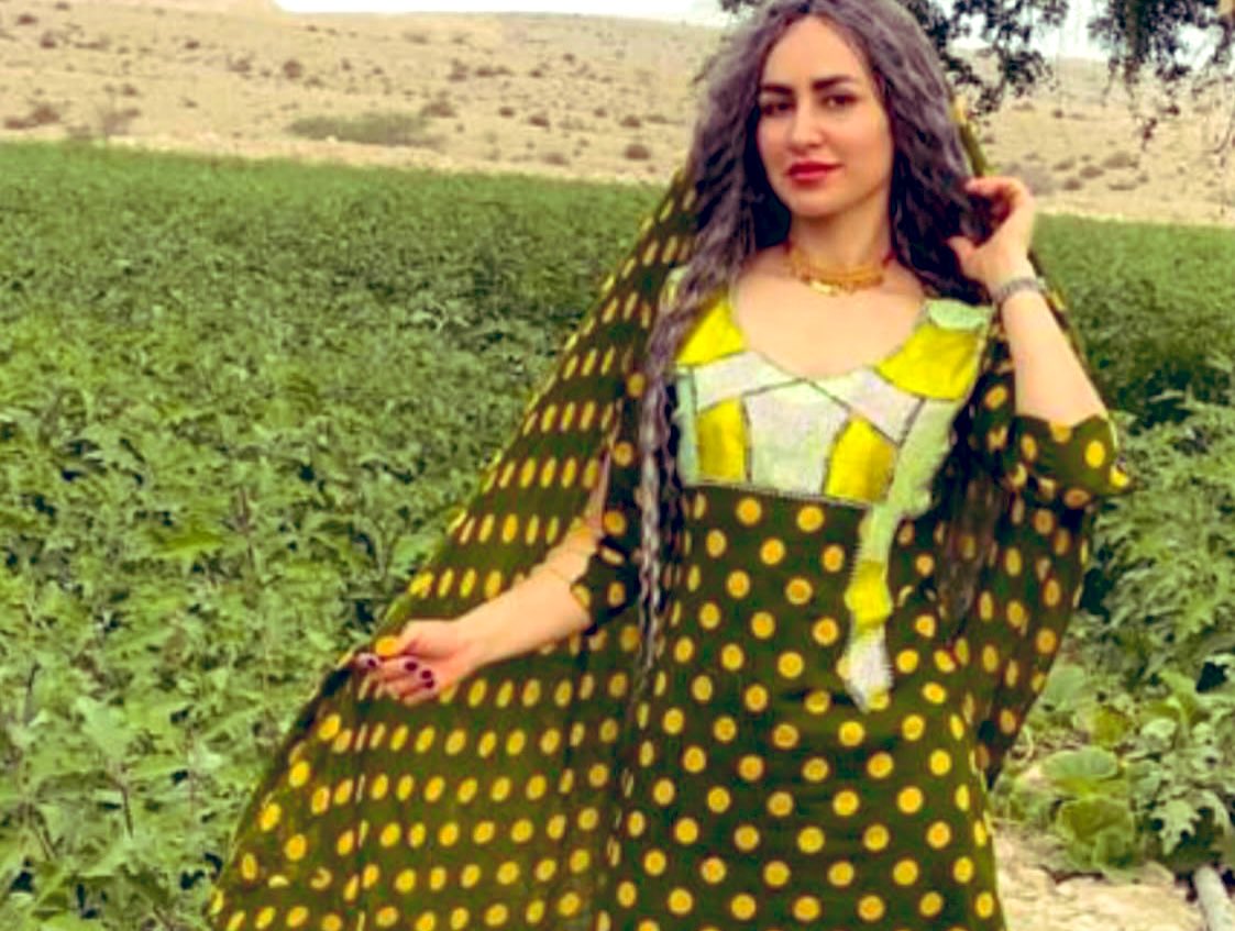 #مهديه_زارعي  مربی دنس اهل بندر عباس محله حسين اباد پشت شهر
26 دی اول اطلاعات تلفنش رو  گرفتن
الان هم خودش رو بردن و  خانوادش هیچ خبری ازش ندارن لطفا صدای بازداشتی ها باشید.
#IranMassacre 
#IranRevolution2026 
<a href="/I_walterblack/">WΛLTΞR BLΛCK</a> 
<a href="/Anita_Hugging/">La Na</a>