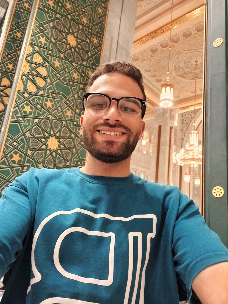 its_abdeen's tweet photo. لسه مصلي التراويح ورا الشيخ ياسر الدوسري وماهر المعيقلي ف حاسس وشي نور شوية https://t.co/W7TLYHmY3n
