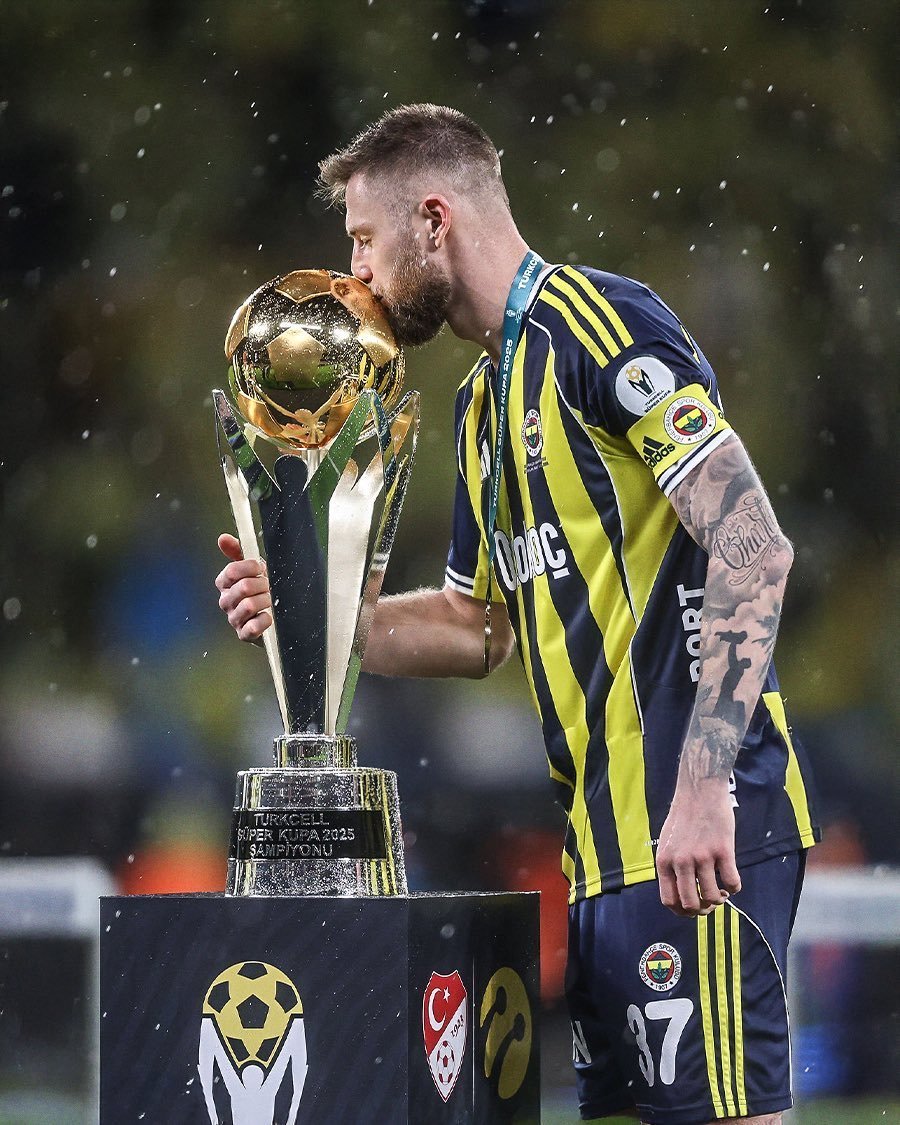 Hayat bitti ‼️

#FBvNFFC #FBvNFO #FenerinMaçıVar Bir Galatasaraylı Kante