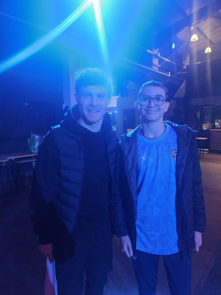 Michell62567550's tweet photo. Brilliant evening at @Official_NCFC youth event 🖤🤍 https://t.co/tKBO0Rzk8u