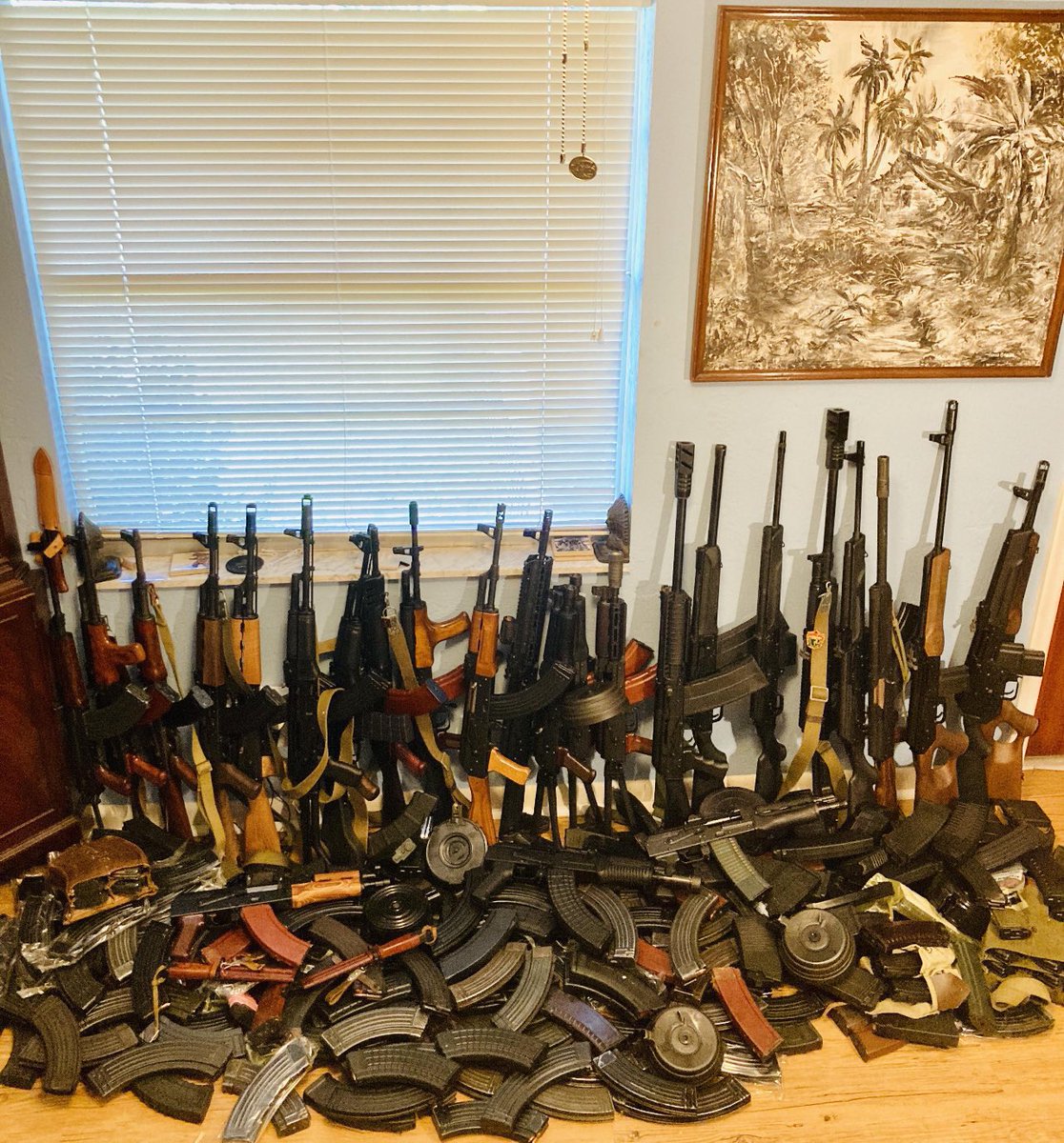 Weapons Daily tweet media